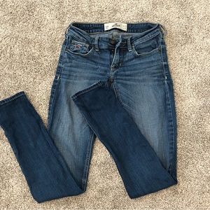 Cute low rise Hollister jeans 💙🦋